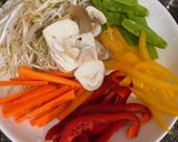 Hình bước làm 1 của món Miến trộn Hàn Quốc chay