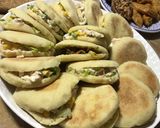 Foto del paso 2 de la receta: Pan árabe relleno de ensalada de surimi