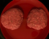 Foto del paso 3 de la receta: Hamburguesas de ternera caseras con aros de cebolla