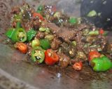 Foto langkah ke 6 dari resep Tumis Daging Pare Lombok.