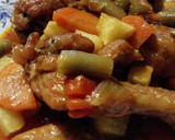 Foto del paso 4 de la receta: Muslos de pollo con verduras y especiado