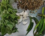 कसूरी मेथी थेपला + धनिया पत्ती पुदीना की चटनी रेसिपी चरण 1 फोटो