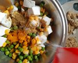 A picture of step 3 of Schezwan matar paneer corn masala.