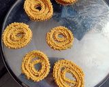 મેથી ચકરી (Methi Chakri Recipe in Gujarati) રેસીપી સ્ટેપ3ફોટો