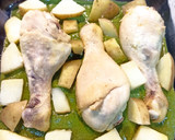 Foto del paso 3 de la receta: Muslitos de pollo en salsa cremosa de acelgas 🍗🥣🥬