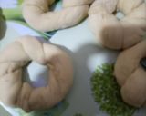 A picture of step 4 of Doughnut knots.