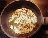 Foto del paso 1 de la receta: Gulas, setas y huevo poché