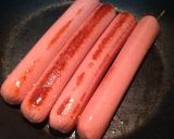 Foto del paso 5 de la receta: Rollitos de tortilla con salchichas