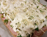 Foto del paso 2 de la receta: Pizza integral de jamón York, brócoli y espinacas