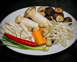 Hình bước làm 1 của món Miến Trộn Dầu Hào Sốt Nấm