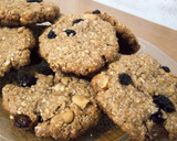Foto del paso 5 de la receta: Galletitas de avena, miel, frutos secos y pasas de uva