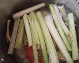 Foto del paso 1 de la receta: Caldo rápido de pollo y verduras