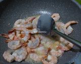 Foto langkah ke 6 dari resep Udang Oseng Mentega.