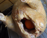 Foto del paso 2 de la receta: Pollo casero con piel rellena a la mandarina