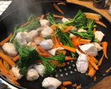 A picture of step 4 of Chicken & Kimuchi stir fry 🔥🔥🔥.