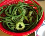 Hình bước làm 2 của món Canh khổ qua - cà - ớt