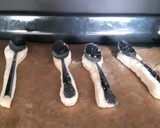 Foto del paso 3 de la receta: Cucharilla de hojaldre con ensaladilla de marisco