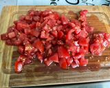 Une image de l'étape 2 de Salade de carottes et tomates aux raisins.