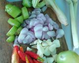 Foto langkah ke 2 dari resep Sop ikan patin kemangi belimbing wuluh.