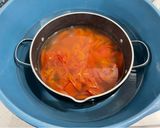 Foto del paso 3 de la receta: Crema de tomates con maní y suero de kéfir