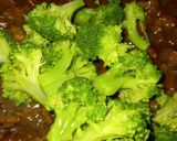 Foto langkah ke 5 dari resep Beef Brokoli Teriyaki.
