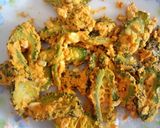 A picture of step 3 of Bitter gourd pakoda.