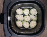 รูปขั้นตอนการทำที่ 3 ของ มะเขือยาวชุบเกล็ด​ขนมปัง​ทอดไร้น้ำมัน airfryer ⭐