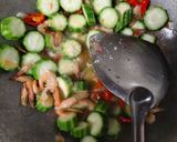 Foto langkah ke 4 dari resep Tumis Gambas Udang.