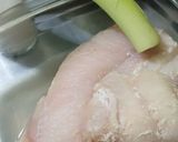 Foto del paso 1 de la receta: Pez ángel con salsa de puerros y flan de remolachas