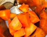 A picture of step 1 of Papaya milkshake.