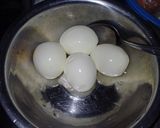 Foto langkah ke 1 dari resep Telur Masak Santan Cabai Hijau.