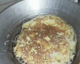 Foto langkah ke 3 dari resep Dadar Telur Sambal Rawit Gledek.