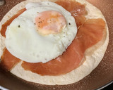 Foto del paso 3 de la receta: Wrap relleno de jamón serrano y huevo frito