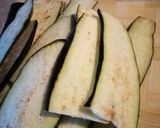 Foto del passaggio 1 della ricetta Melanzane alla parmigiana con mozzarella di bufala
