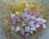 Gambar langkah 2 resipi Chicken Jalfrezi.