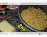 A picture of step 1 of Cheesy tomato pasta.