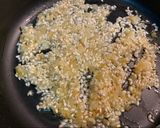 Foto del paso 2 de la receta Risotto de salmón y espárragos con su caldo a mi manera