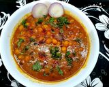 A picture of step 5 of Lahori Chikar Cholay.