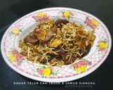 Foto langkah ke 5 dari resep Dadar Telur Cah Tauge & Jamur Siangku/Hioko.