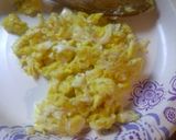 A picture of step 4 of Spicy meatballs over eggs.