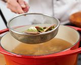 【家樂福廚房】禾法頌羅勒醬蟹肉蝴蝶麵的食譜步驟2照片