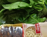 Foto del paso 1 de la receta: Espinacas con pasas y piñones