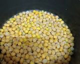 A picture of step 1 of Protein Full Chole Masala.