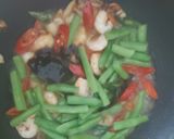 Foto langkah ke 3 dari resep Tumis buncis udang.