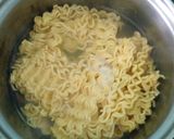 Foto langkah ke 2 dari resep Mie Goreng Sosis.