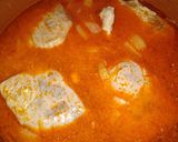 Foto del paso 5 de la receta Lomos de atún encebollado en salsa de piquillos