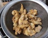 Hình bước làm 3 của món Sụn Heo Chiên Giòn Xóc Lá Chanh