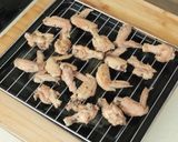 Foto langkah ke 6 dari resep Garlic Pepper Wings Devina Hermawan.