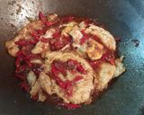 Foto langkah ke 3 dari resep Telur ceplok kecap pedas.