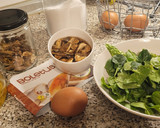 Foto del paso 1 de la receta: Tortilla con boletus y espinacas
